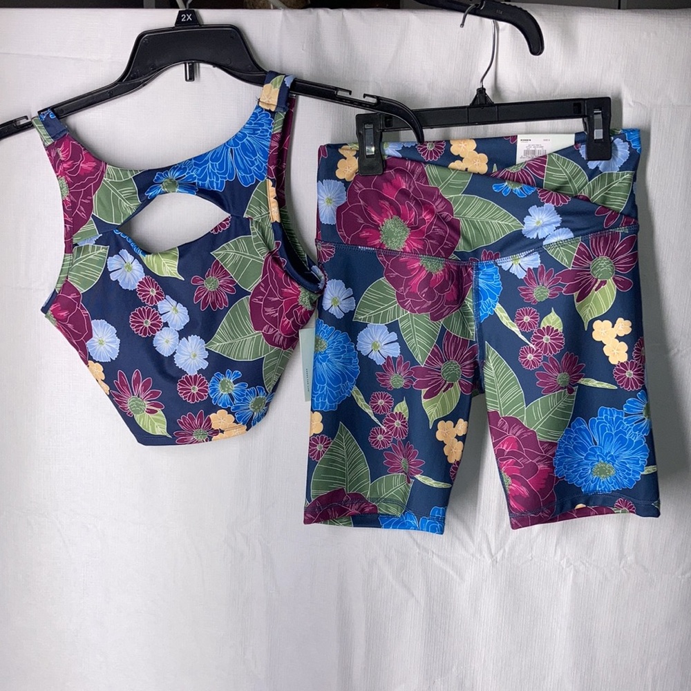 So sporty floral cut out top & high rise bike short size S juniors - Picture 13 of 17